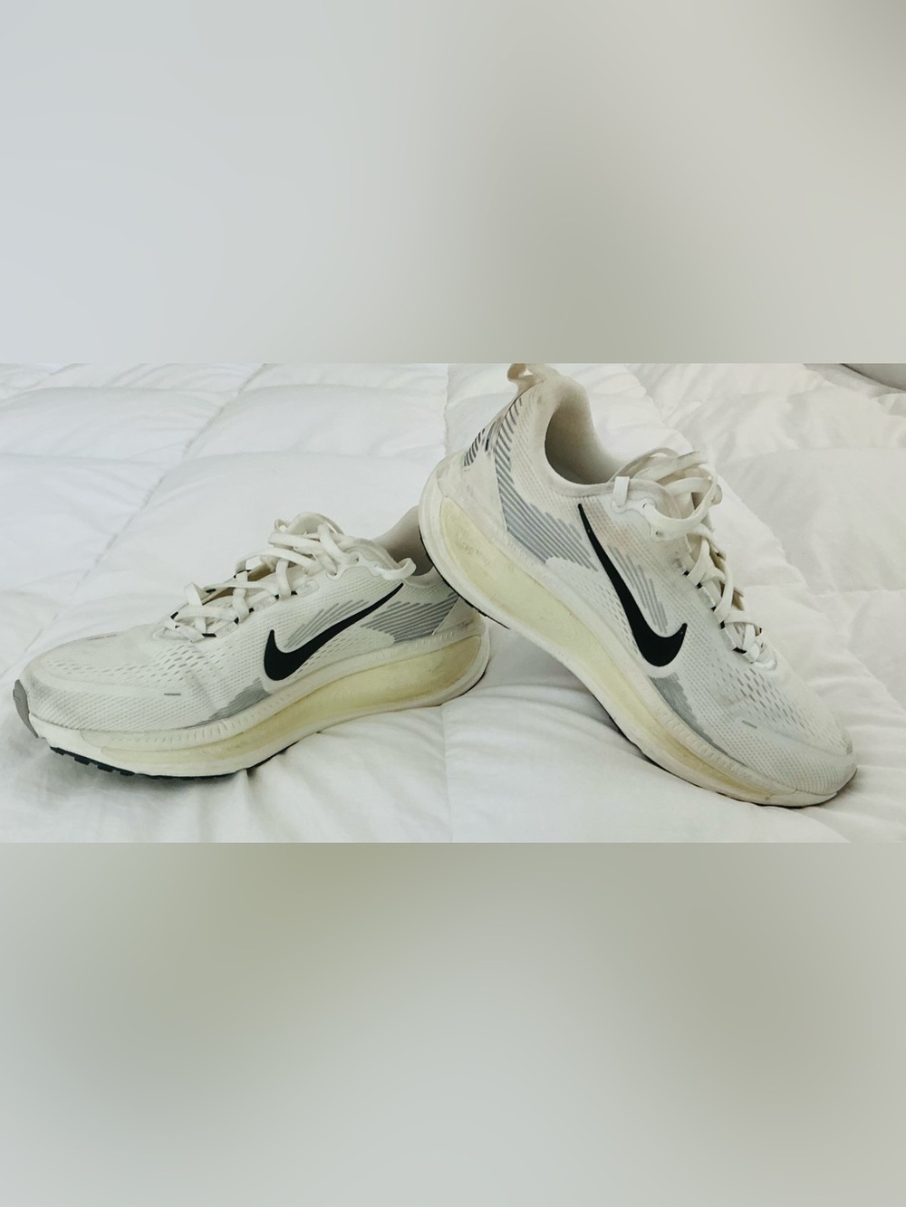 Nike Women's White and Black Athletic Running Shoes